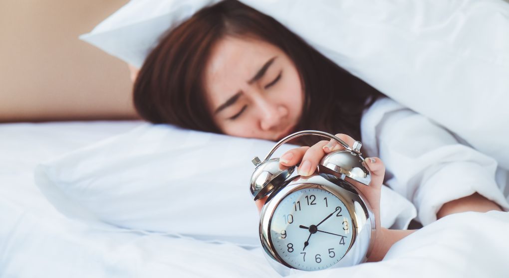 How to Sleep Better During PMS: A Nutritional Approach